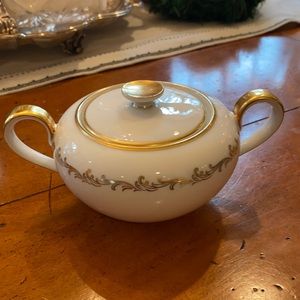 H& C SELB BAVARIA GERMANY GOLD RIM WITH GOLD TRELLIS PATTERN CHINA SUGAR BOWL